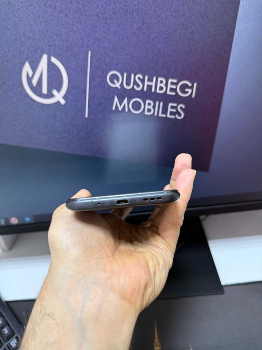 Oynasida treshina bor  Redmi 10A 4*64GB Srochno