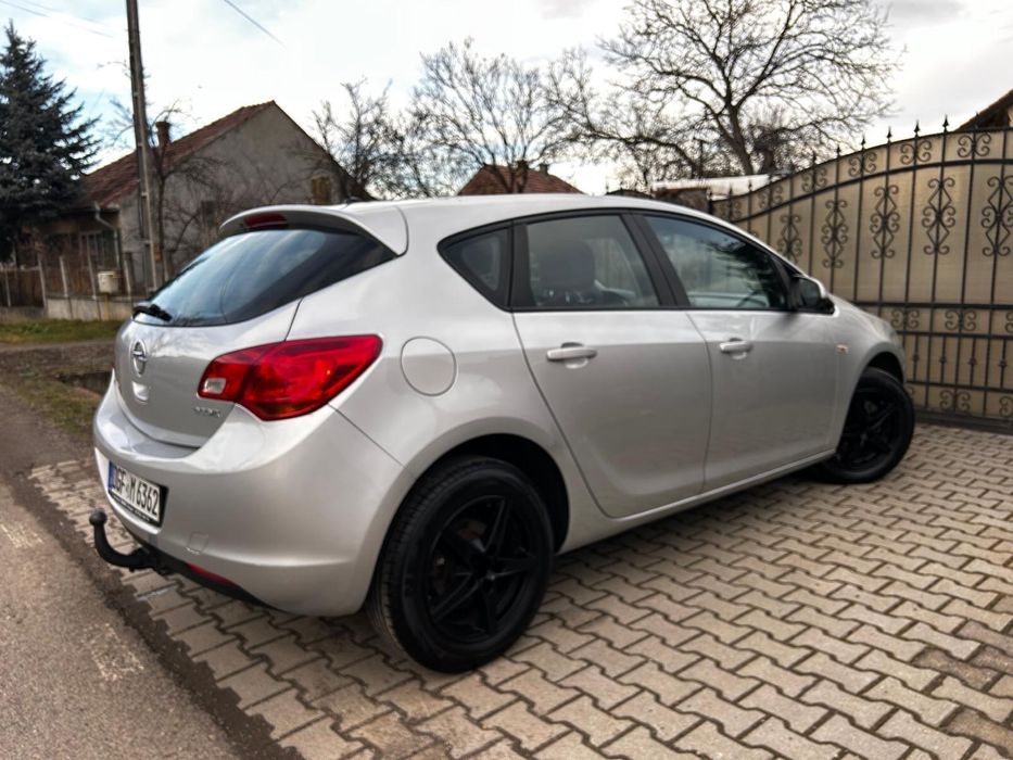 Opel Astra J   1.4 benzina
