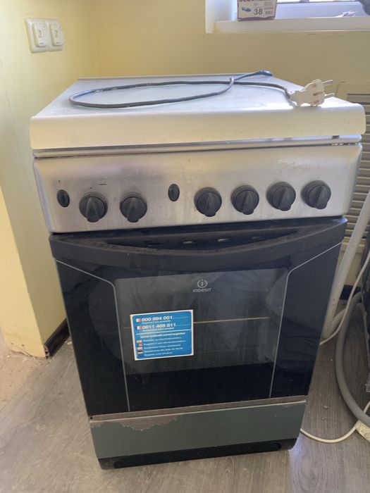 Газ-плита Indesit с духовкой