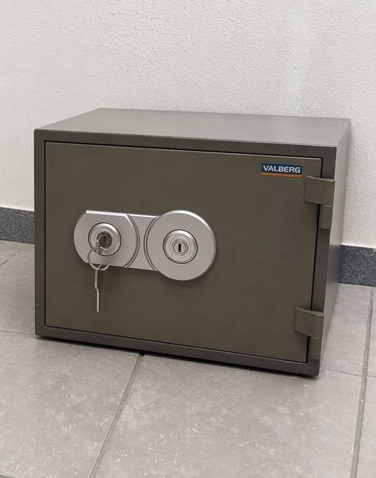 Продам сейф VALBERG