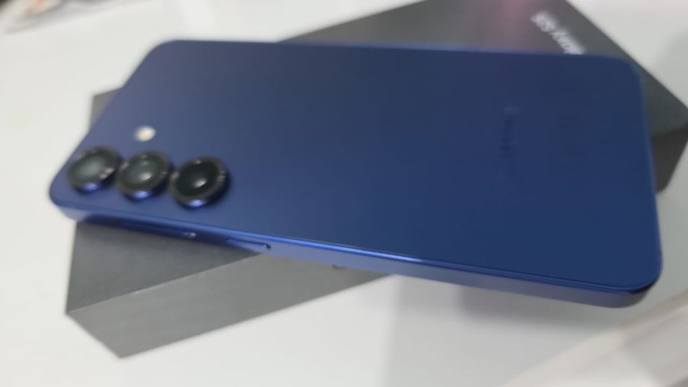 Смартфон Samsung S25