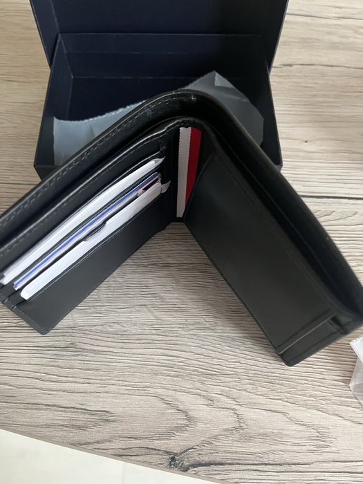 Оригинален кожен портфейл Tommy Hilfiger