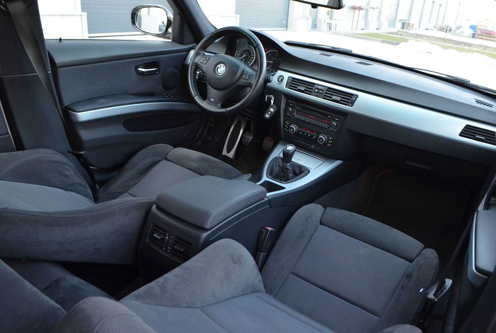 BMW E91 320d Pachet M Int Ext Clima Xenon Alcantara Fabr. 2011