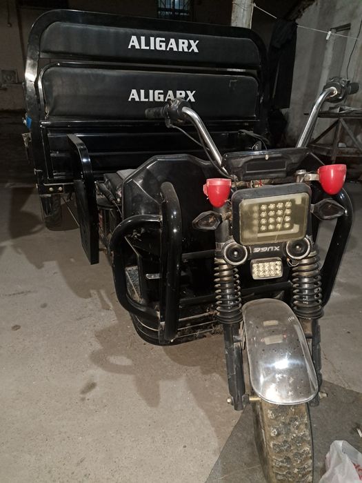 Yuk tashuvchi skuter. 2-3 yil ishlatilgan. ishlab turibdi