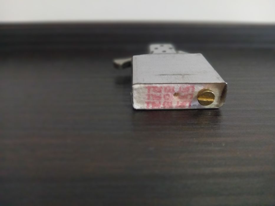 Bricheta Zippo, metalica.