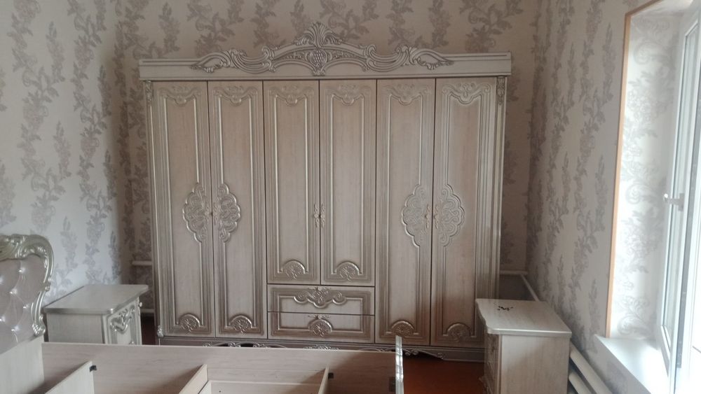 Спальный кроват . Шкаф. Тримо . 2 тумба . Матрас