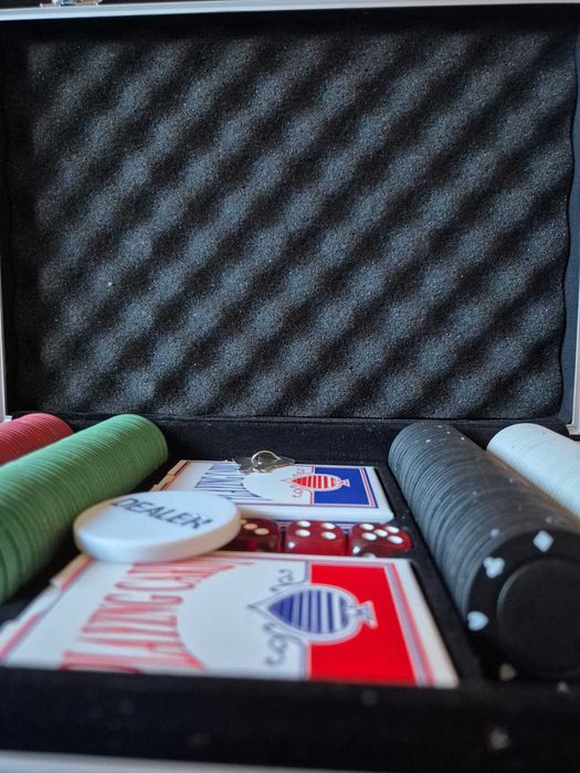 Set Complet Poker în Servieta de Transport | Chips, Zaruri