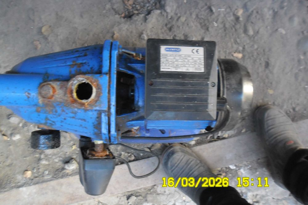 Продам на запчасти насос