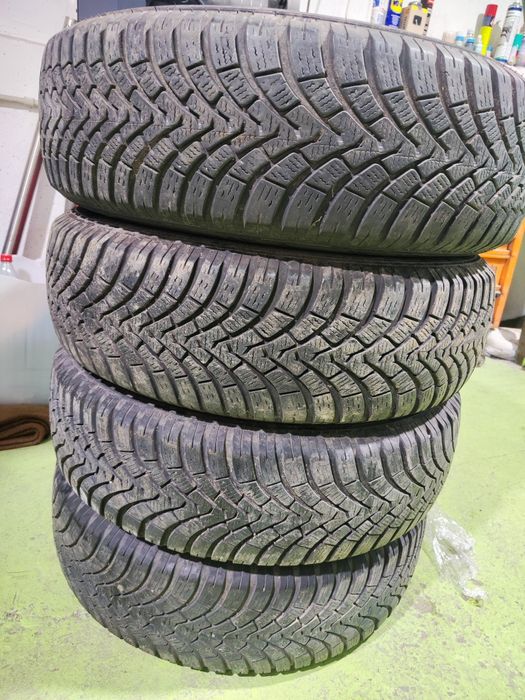 4 бр зимни 215/70/16 Falken