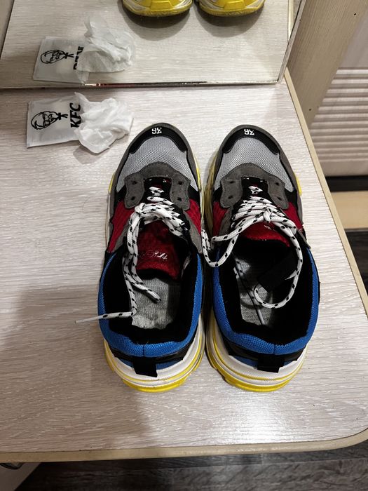 Продам кроссовки