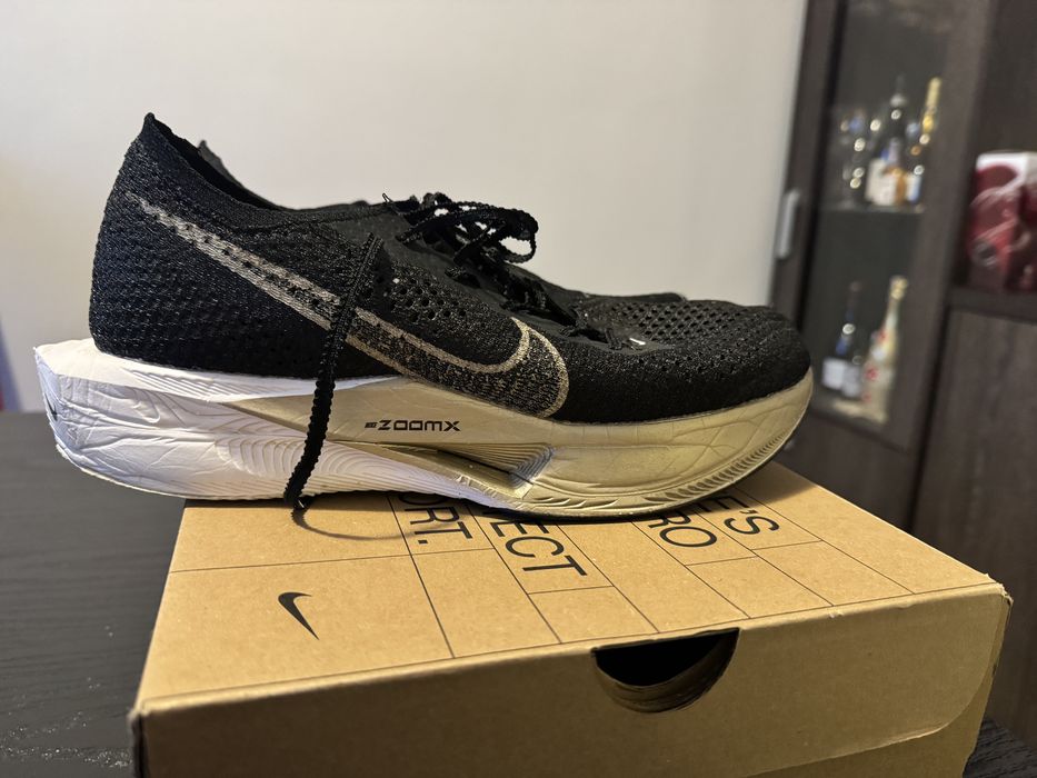 Adidasi Nike de alergare