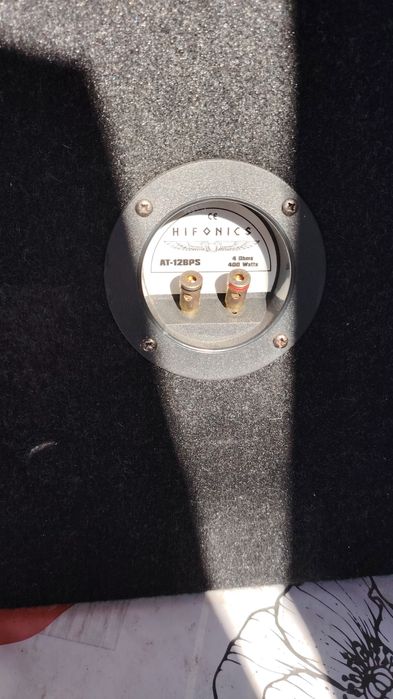 Vând subwoofer, amplificator și condesator