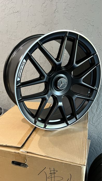 Разноразмерные кованые оригинальные диски R20 на мерс AMG