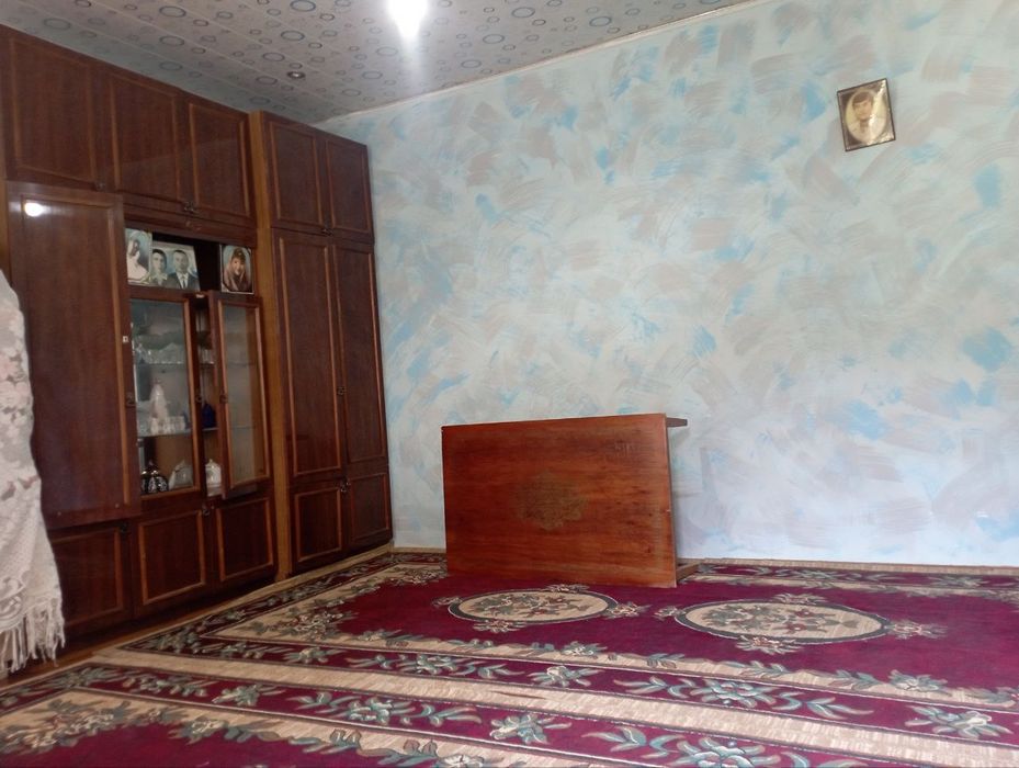 Abduraxmonov yòlida 3 sotuk 6 xonali uy sotiladi