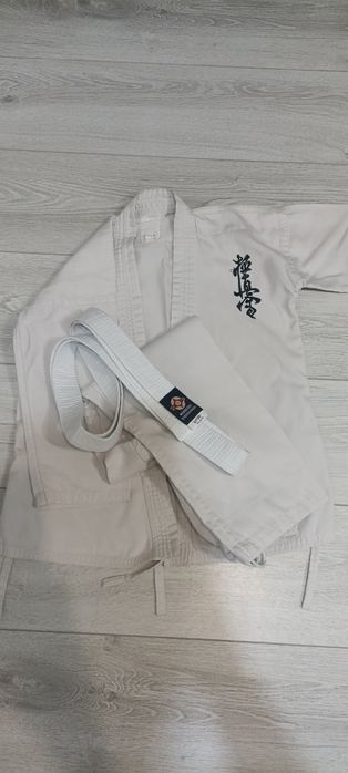 Продам кимоно с нашивкой