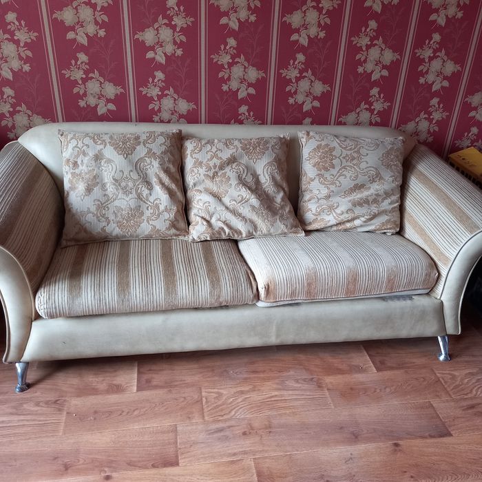 Продам мехкий уголок тройка