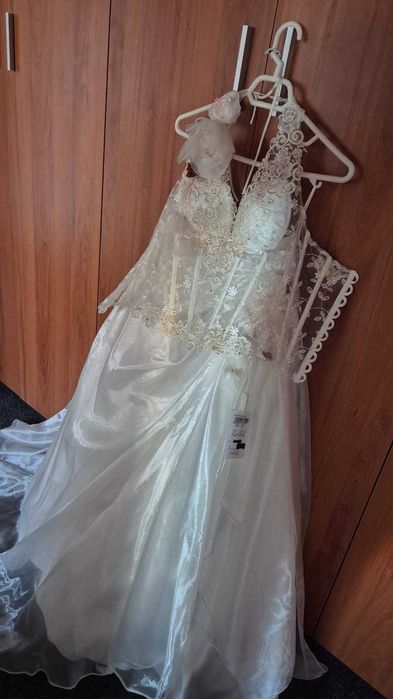 Rochie mireasă prințesă cu jupon/crinolină – stare foarte bună