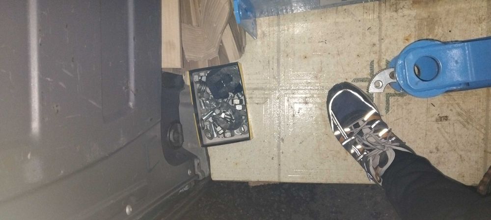 Подемник за автомобили 4 тонен