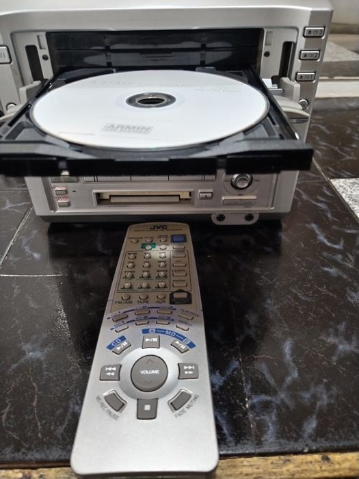 Mini disc recorder JVC și 3 cd changer