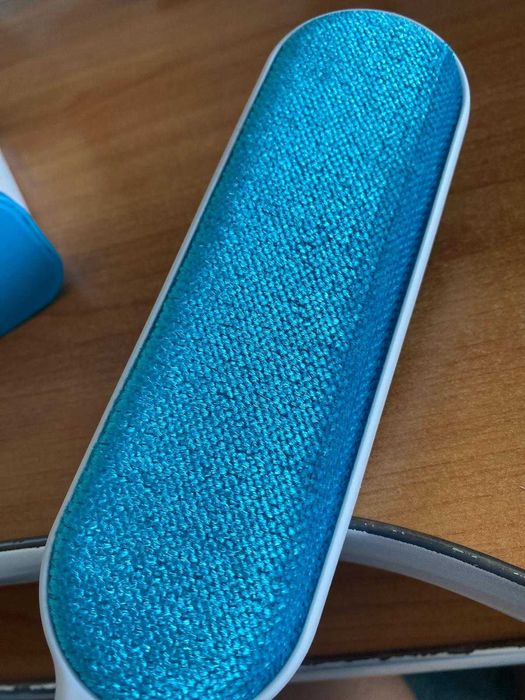 Perie pentru indepartarea parului de animale si a scamelor