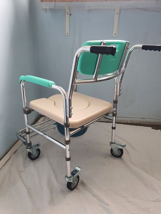 Scaun mobil cu toaletă,nou,nefolosit!