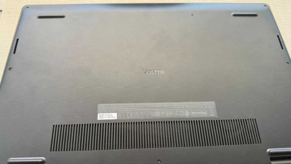 Лаптоп Dell Vostro 15 3510