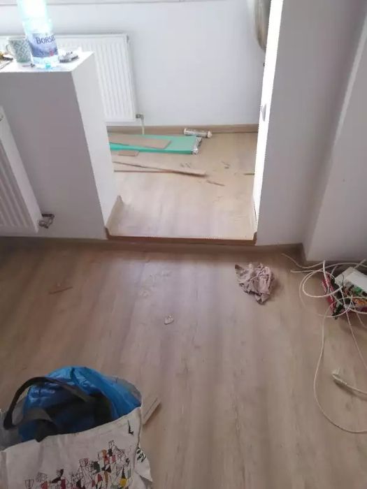 La 20 lei mp montaj parchet laminat spc