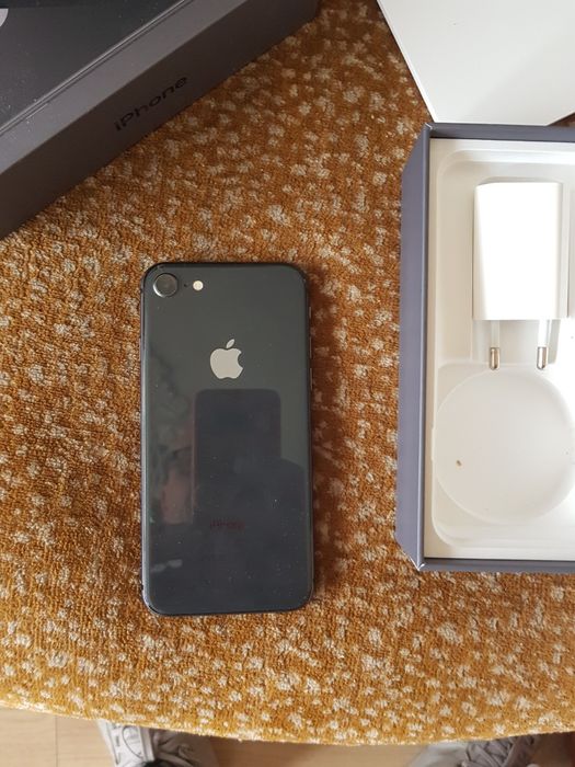Iphone 8 64 gb в много добро състояние