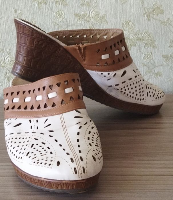 Женские босоножки.