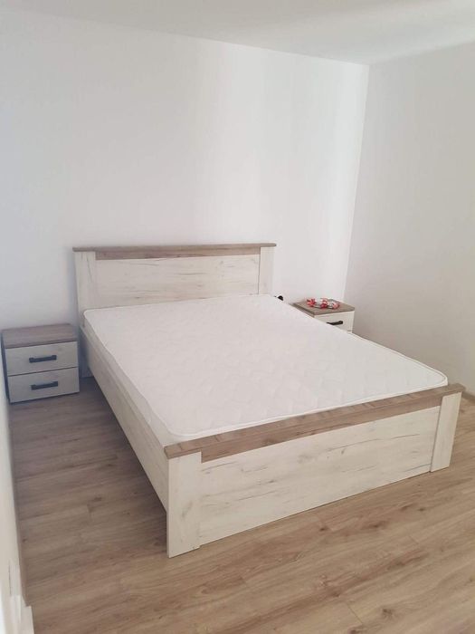 Vand apartament semidecomandat