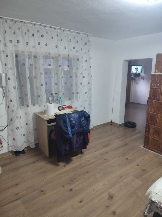 Vând casa in Podu Turcului