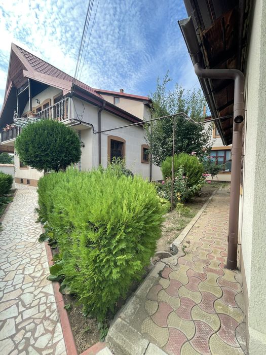 Casa de vanzare cu curte