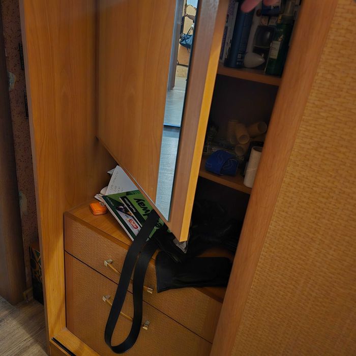 Продаю шкаф в прихожую