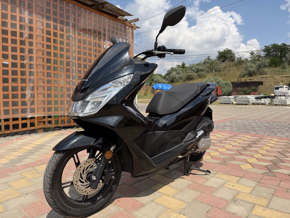 Honda pcx 125 i 2017 ,permis categoria b 5000 km