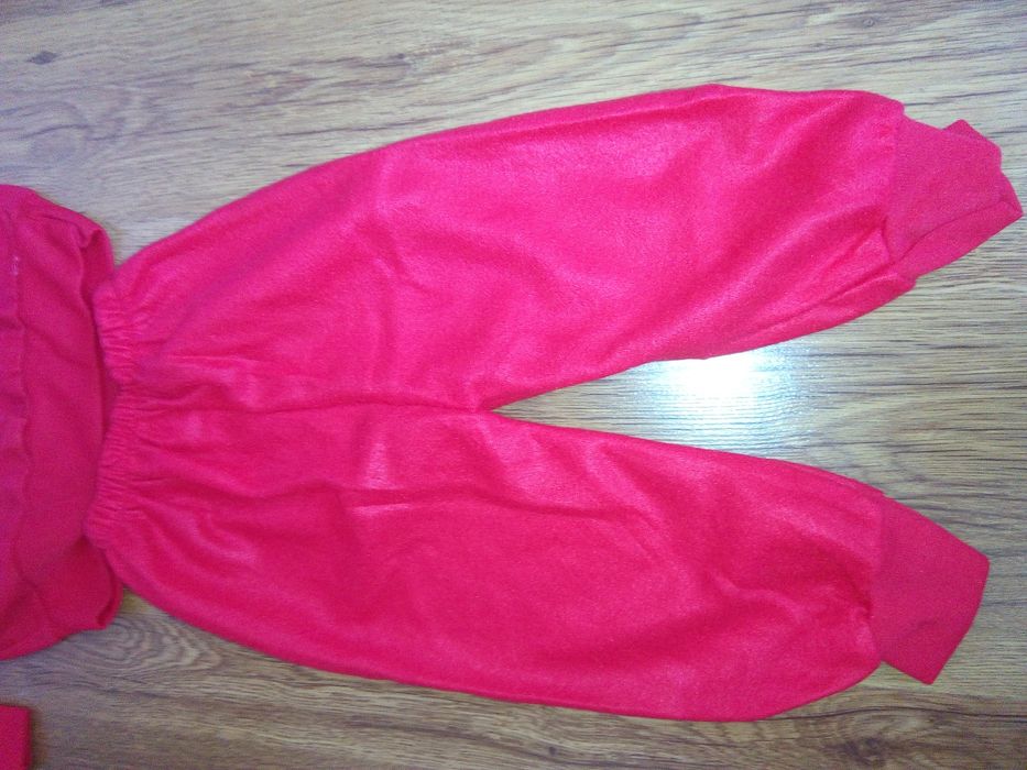 Детско червено (коледно) костюмче