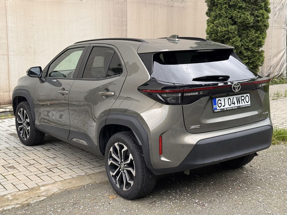 Toyota Yaris Cross 1.5 Hybrid Dynamic FWD 2025 usor avariat bara fata