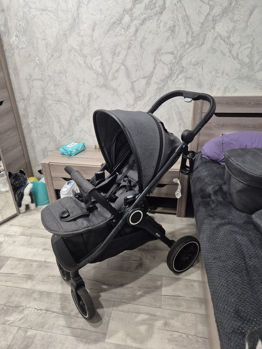 Продам детскую коляску 2 блока
