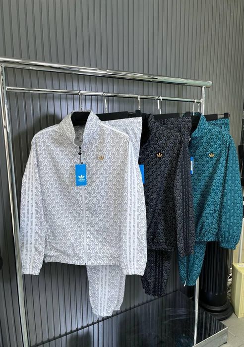 Trening Adidas, calitate premium, toate mărimile disponibile