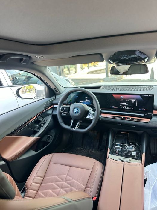 BMW i5 50L Премиум электрокар 25-26г