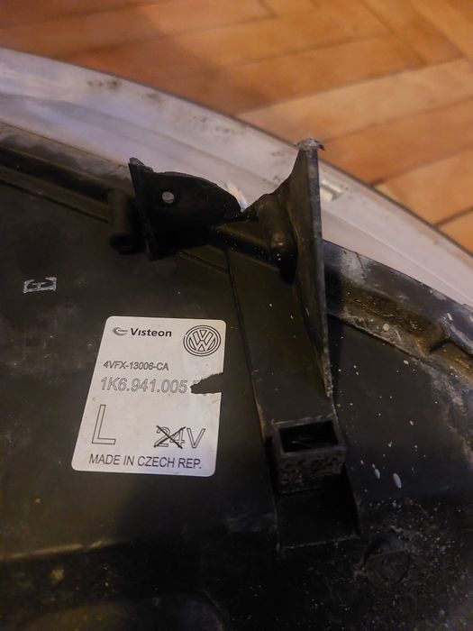 Vând 2 faruri vw golf5