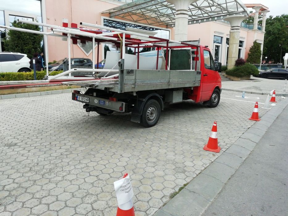 Тристранен самосвал извършва всякакъв вид услуги.