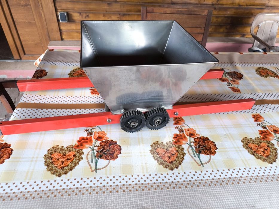 Zdrobitor fructe și legume Elefant ZM-1,5, cuva inox+accesorii,că nou