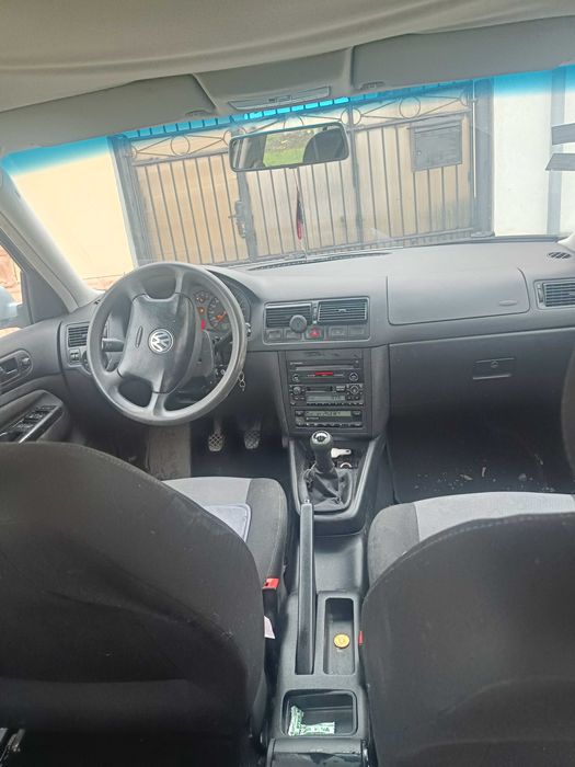 Vând Golf 4 1.4 benzina