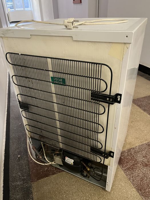 Frigider pentru piese