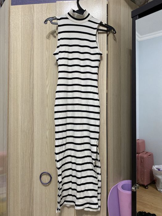 Продам 2 платья Bershka, размер XS
