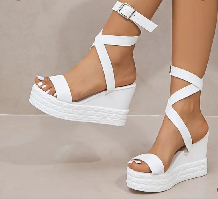 Сандали на платформа