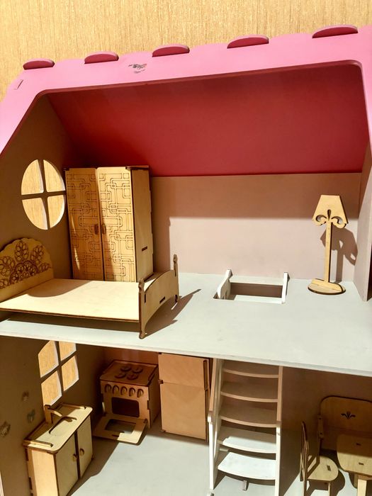 Домик кукольный с мебелью