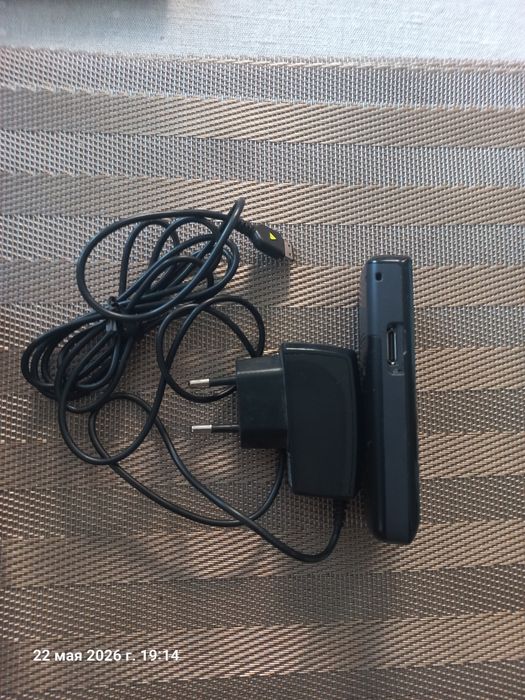Продавам телефон  Samsung SGH-B100