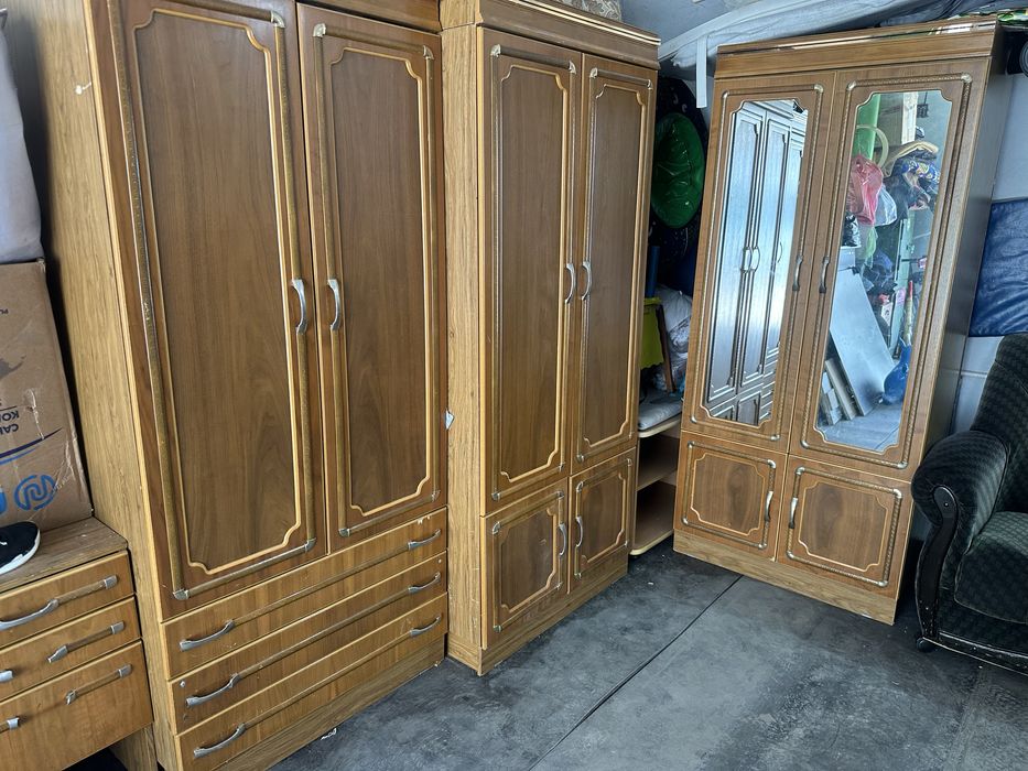Продаю спальный гарнитур