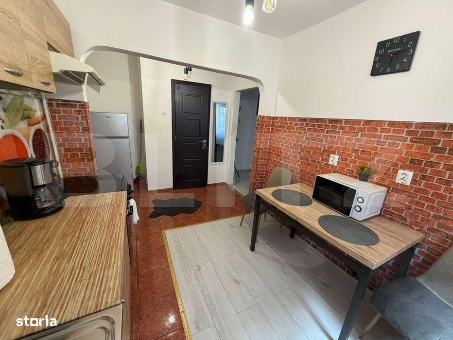 Apartament cu doua camere, semidecmandat, zona Cetate